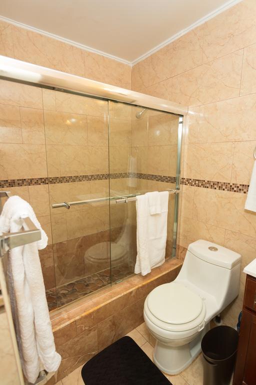The Dorchester Кингстон Экстерьер фото